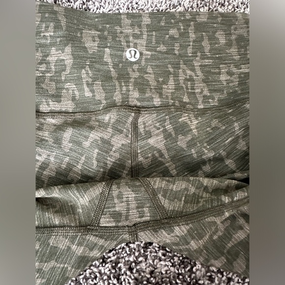 Lululemon High Rise Leggings 25" in Heathered PU Bronze Green Dark Olive Size 4 - Picture 6 of 8